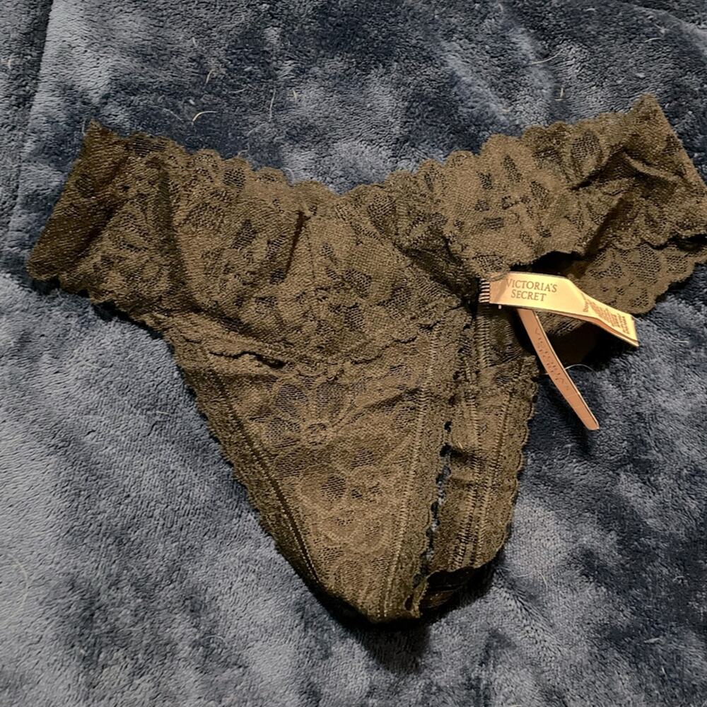 Black lace g-string thong Victoria’s Secret small NWT